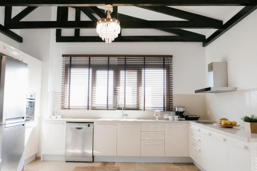 Marble Luxury Suites Karterósz Kültér fotó